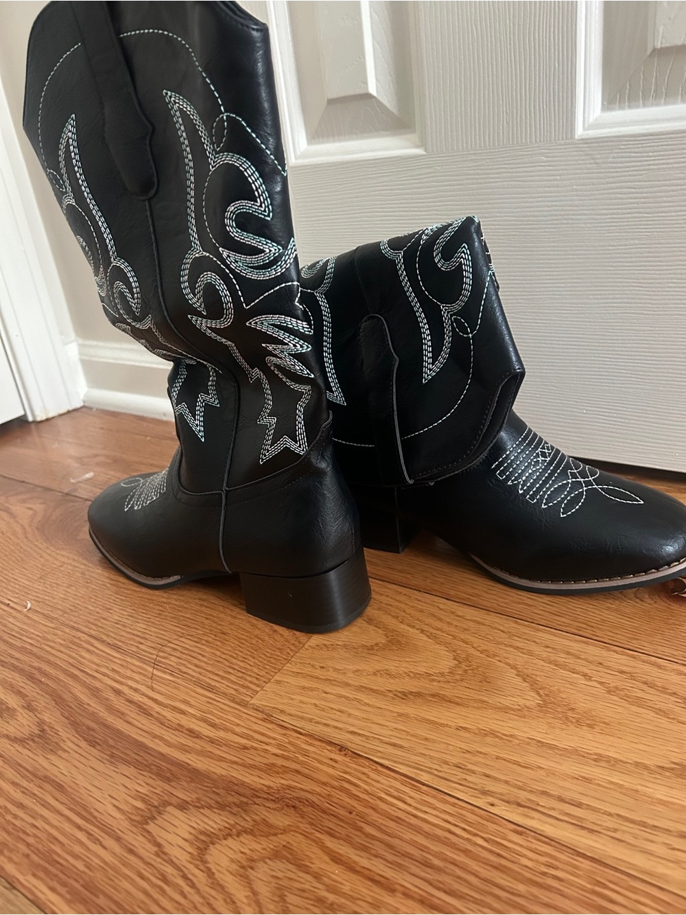Black Western Embroidered Cowgirl Boots